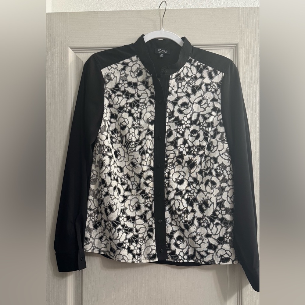 Jones New York Monochrome Floral Button Down Shirt